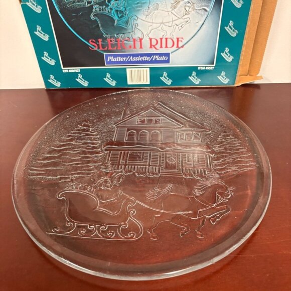 Vintage Libbey Christmas Platter Sleigh Ride Clear with Embossed Design - Picture 3 of 6